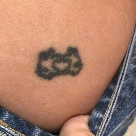 Tatuaje inicial Andrea Garte Mickey